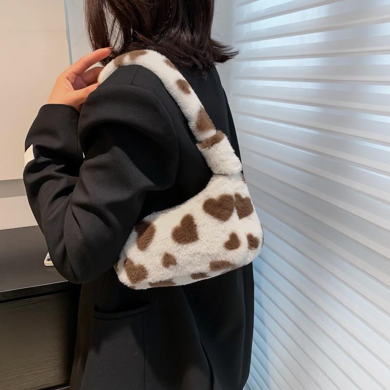 Chic 2023 Spring Plush Handbag For Women Fashionable Heart Design Casual Shoulder Bag