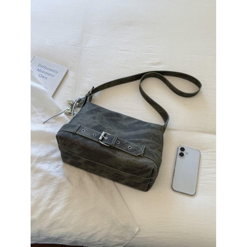 Women Vintage Large Capacity Soft PU Shoulder Bag with Belt Detail for Daily Commute