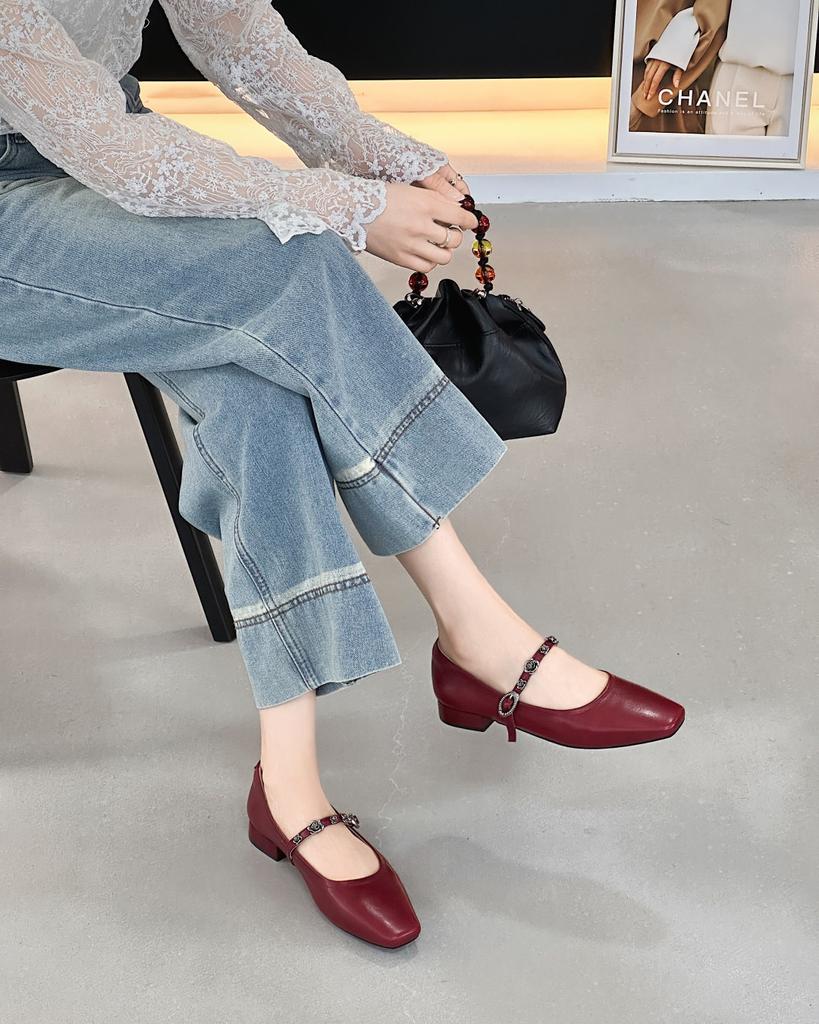 2025 new summer soft leather square head Mary Jane shoes fairy style gentle and versatile one-word buckle shallow mouth single shoes