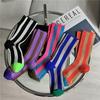 Neuer europäischer Trend: Mittellange Socken mit kontrastierenden Farben und vertikalen Streifen, doppelt genäht, aus Baumwolle