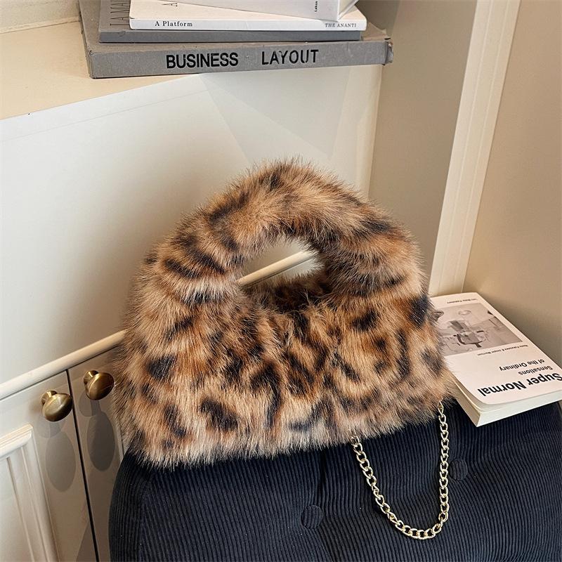 Plush Bag Women's Large Capacity 2025 New Autumn and Winter Casual Shoulder Handbag Fluffy Commuter Dumpling Bag