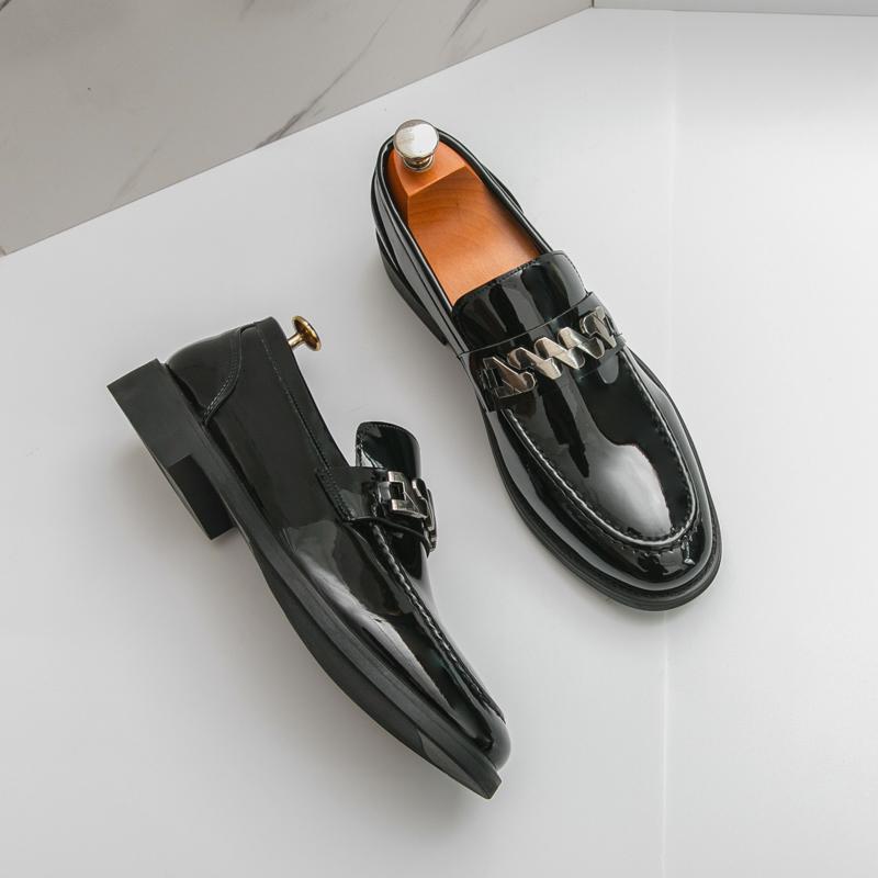 Frühling Luxusmarke Herren Lackleder Bequem Atmungsaktiv Spitz Herren Blockschuhe Bankett Business Casual Lederschuhe