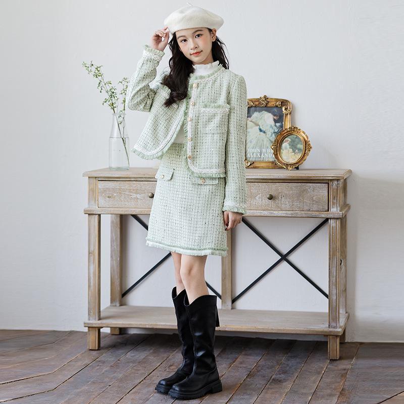 2025 Girls' Spring Autumn Stylish Three-Piece Set: Sweater and Skirt