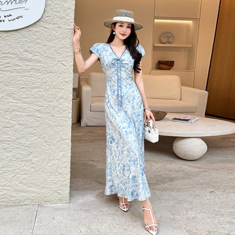 Thirteen lines, summer new A-shaped waist and thin elegant temperament blue printed French short-sleeved long dress