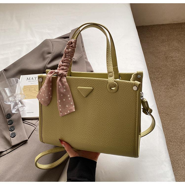 Large Capacity Summer New Lightweight Shoulder Bag Women's Trend 2025 Niche Design Portable Tote Messenger Bag