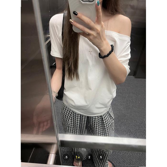 

Niche design off-the-shoulder gray short-sleeved T-shirt women s summer chic loose casual simple slanted shoulder black top S белый