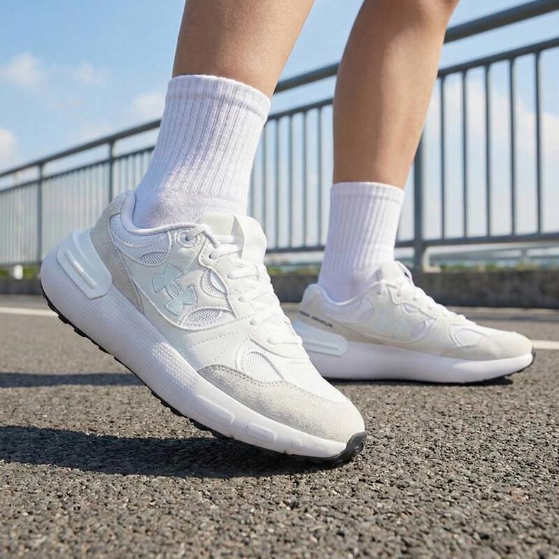 Унисекс Lifestyle Беговые кроссовки Under Armour 3028615-106 EU 39