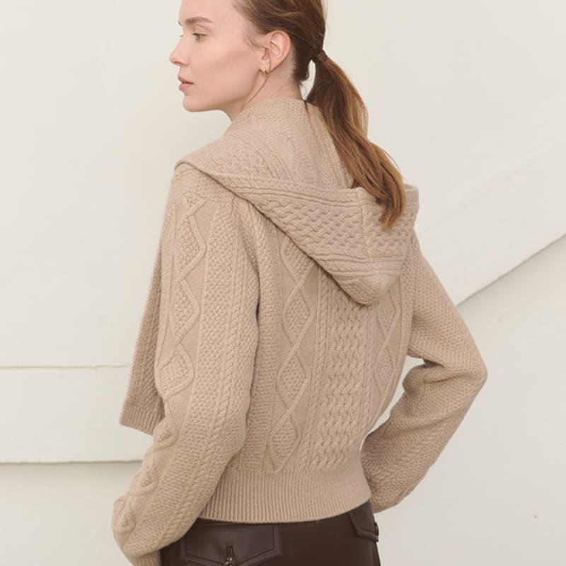 MOON J HOODED CABLE-KNIT MERINO SCARF - BEIGE