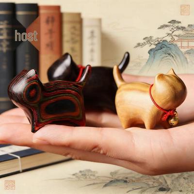 Ebony Rainbow Wood Cat: Creative Green Sandalwood Ornament - Cute Handheld Wooden Pet