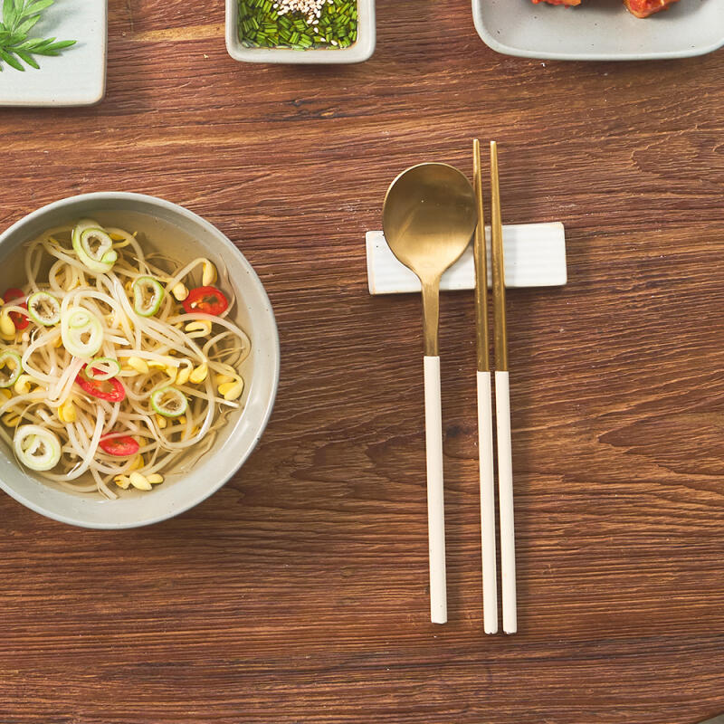 Goeun Ceramic Spoon Rest (2 colors) white