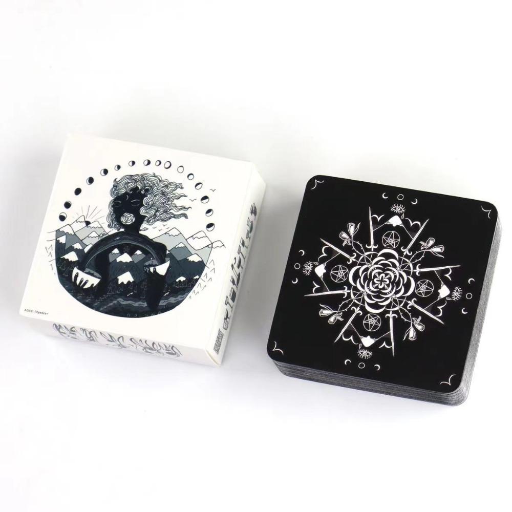 Dunkle Tage Tarot: Ein 78-Karten-Illustrations- und Wahrsagedeck, inspiriert von göttlicher weiblicher Energie, Schwarz-Weiß, 7,5 x 7,5 cm