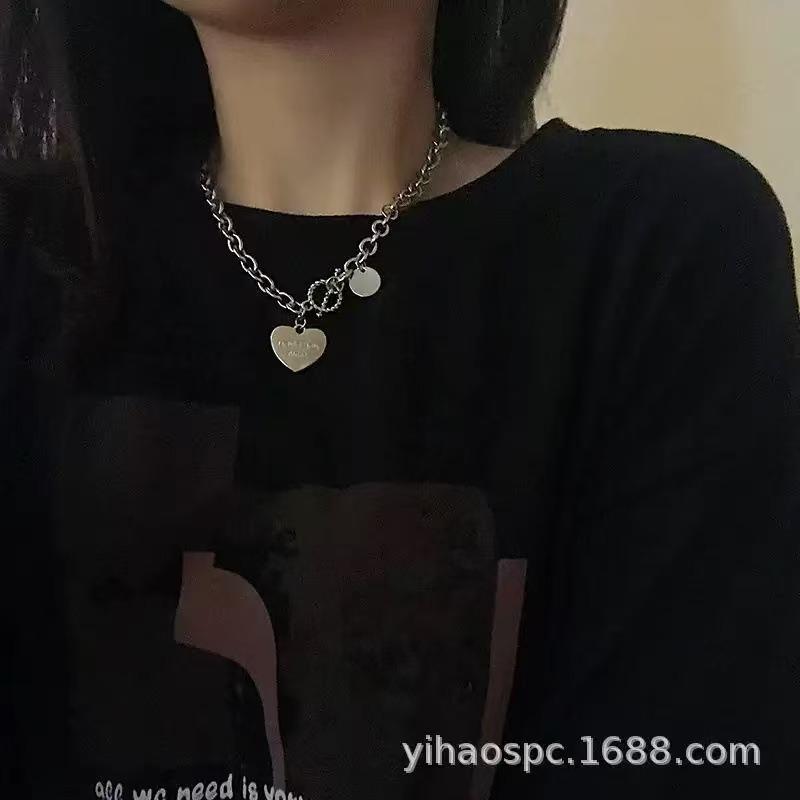 Niche design versatile collarbone chain sweater chain long women's atmosphere high-end new necklace