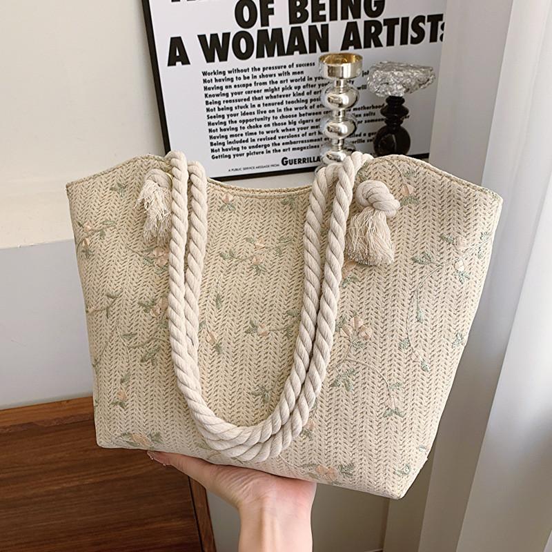 Summer Large Capacity Woven Handbag With Magnetic Closure For Daily Outfits