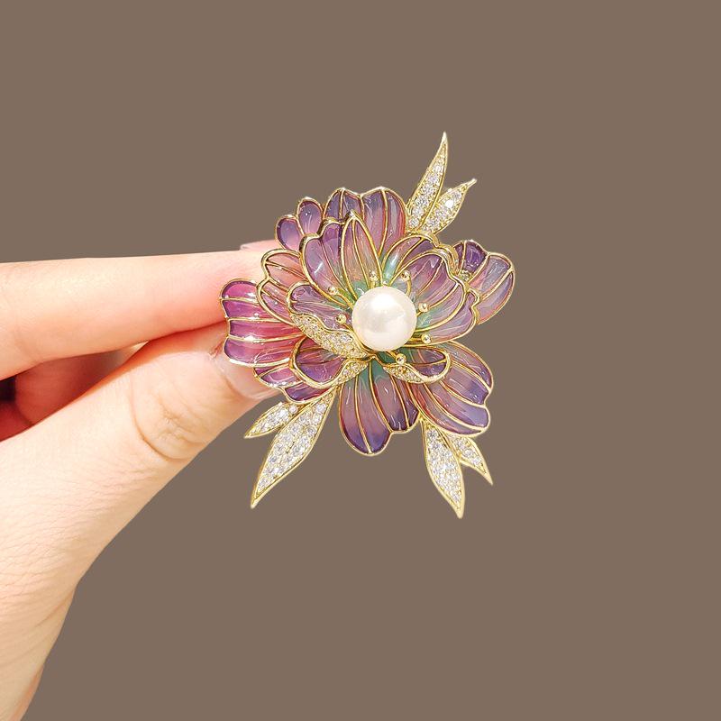 Vintage Peony Pearl Fan Brooch: Elegant Retro Flower Pin for Women’s Suits