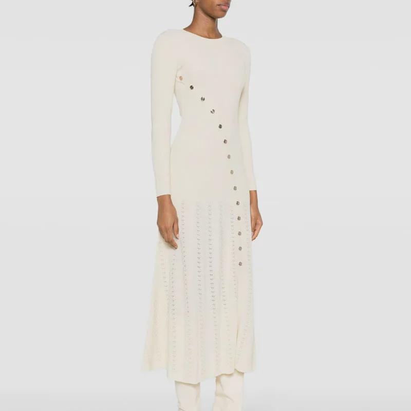 Elegante Vestido Suéter de Manga Larga con Botones Metálicos Oblicuos