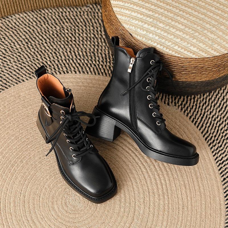 

Осенне-зимние женские короткие кожаные сапоги на высоком каблуке 40 чёрный