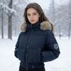 Haină Scurtă de Iarnă pentru Femei din Bumbac cu Guler Detașabil din Blană Artificială de Raccoon, Croială Slim Fit, Jachetă Groasă cu Căptușeală și Glugă