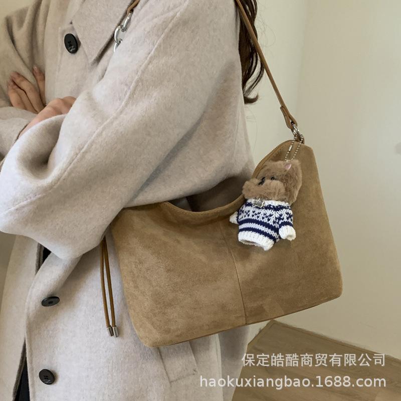 Simple Retro Suede Bag Women's 2025 New Exquisite Versatile Messenger Bag Super Fire Shoulder Underarm Bucket Bag