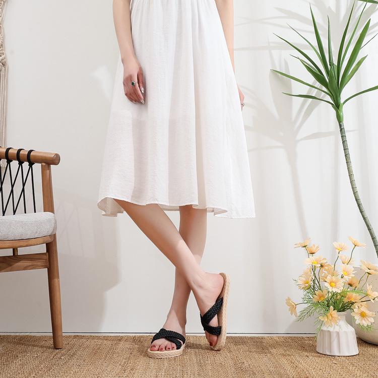 Women's Trendy Fashion Cross Strap Beach Slippers - Casual Rubber Sole Sandals
