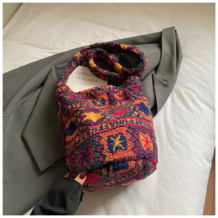 Cute Plush Bag Women's Autumn New Fashion Fluffy Bucket Bag High Value Large Capacity Shoulder Bag