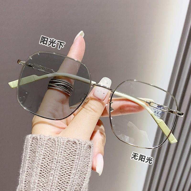 Women's Large Frame Photochromic Anti-Blue Light Myopia Glasses
