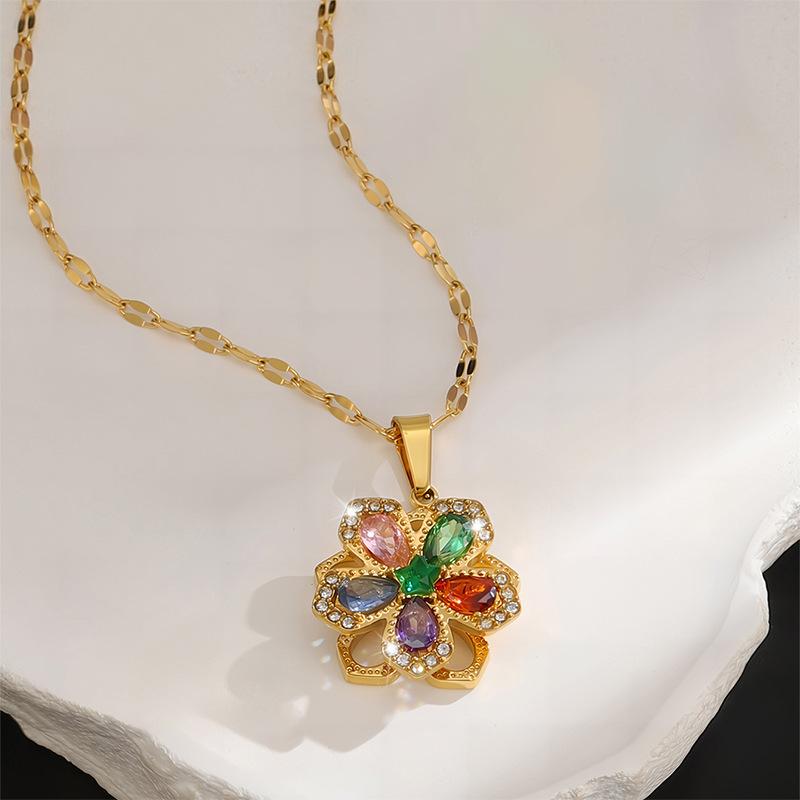 Titanium Steel Necklace, Five-leaf Flower Zircon Necklace, Light Luxury Niche Women's Collarbone Chain, Rotatable Non-fading Necklace Jewelry