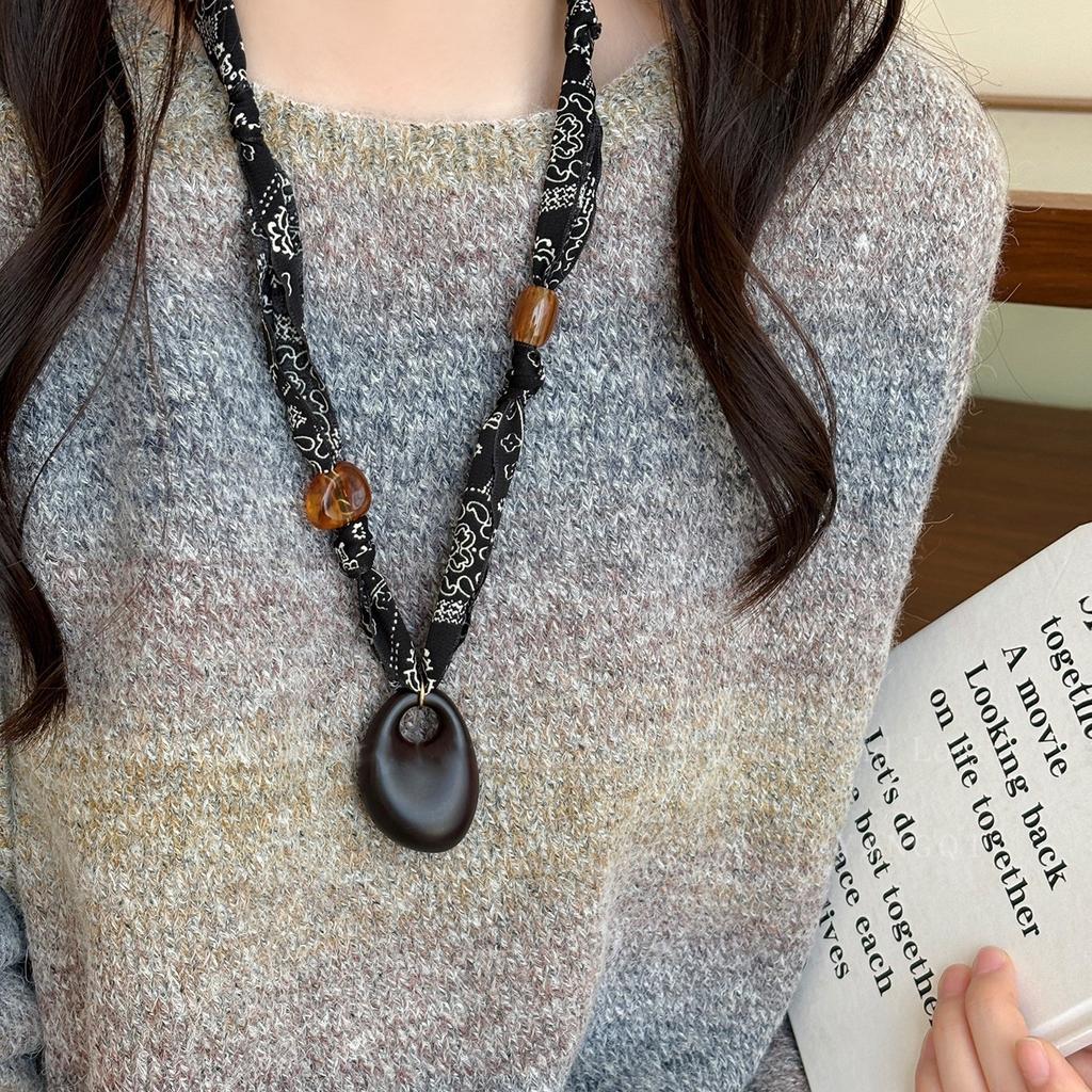 Wood chips irregular round square pendant necklace retro ethnic style collarbone chain design sense sweater chain women