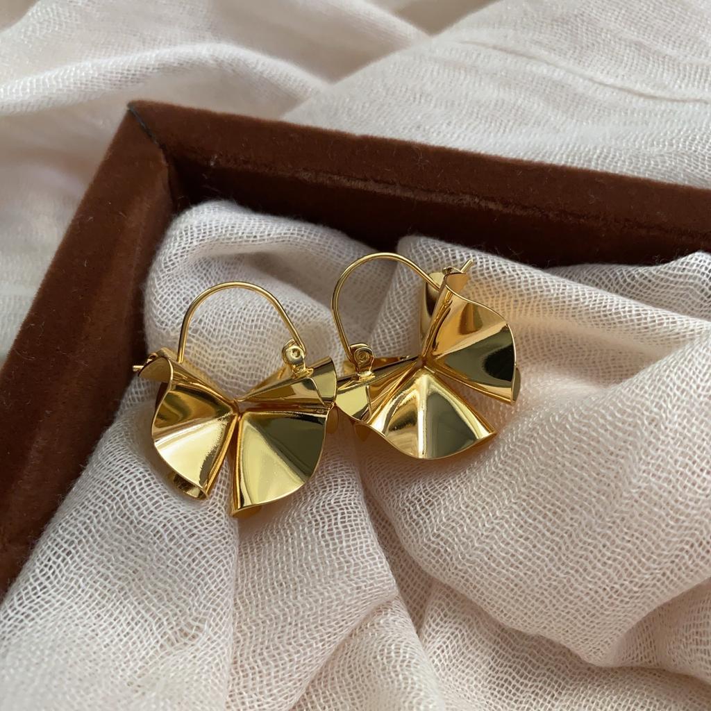 Geometric Origami Art Three-Dimensional Stud Earrings, High-End Simple Fashion Niche Exquisite French Light Luxury Folding Earrings