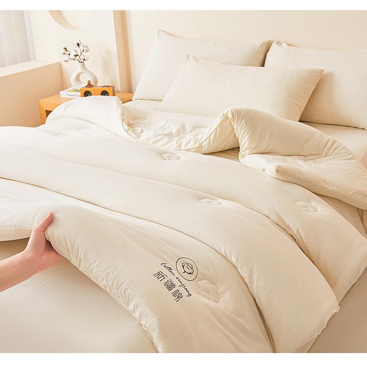 Premium Xinjiang Cotton Quilt: Thickened, All-Season Warmth for Double Bed.
