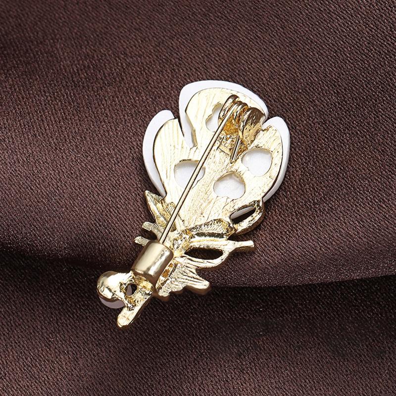1Pcs White Pearl Zircon Inlaid Corsage Luxury Shell Feather Brooch Pins Gold Color Clothing Accessories