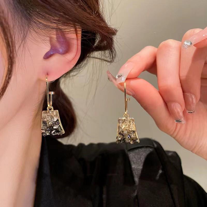 Gradient Crystal Stud Earrings for Women - Trendy Geometric Light Luxury Style