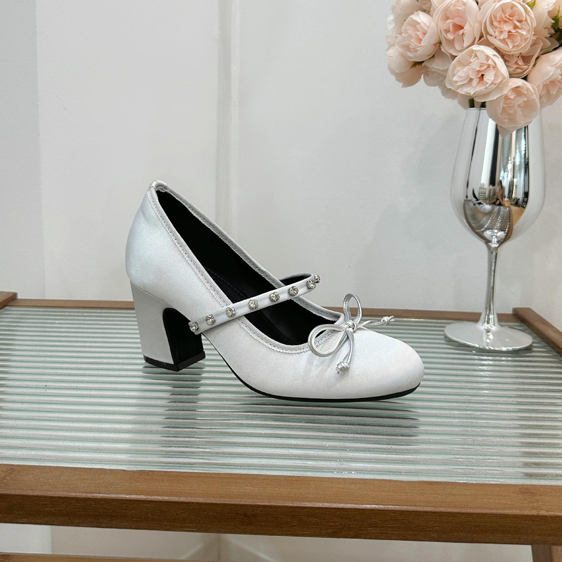 

Inner height-increasing women s shoes, small fragrant style bow, rhinestone ribbon, satin Mary Jane shoes, sweet round head thick heel, light mo 39 серебряный