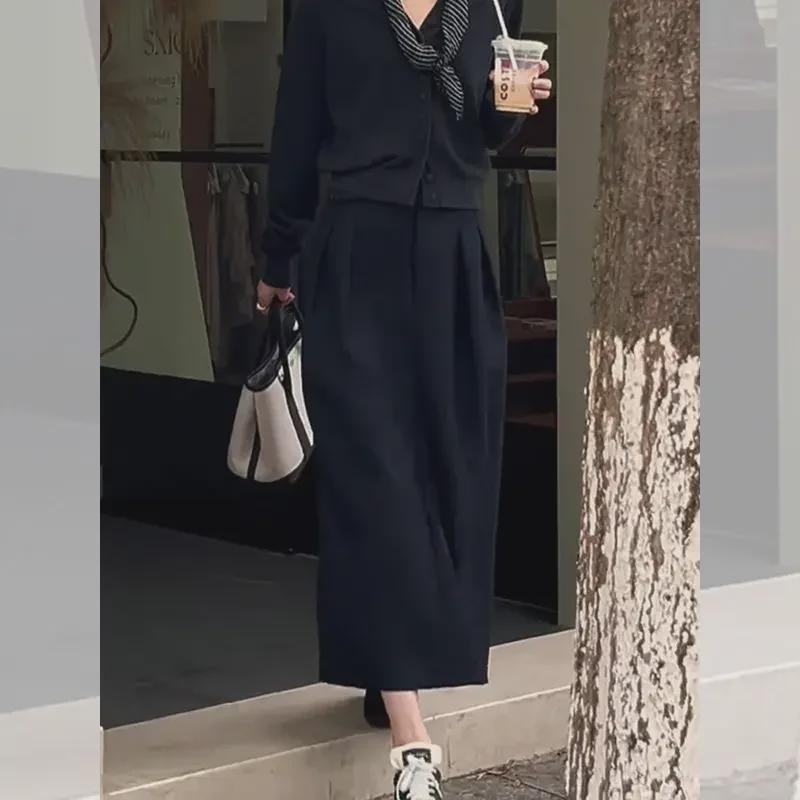 2025 Černá plisovaná dámská sukně s rozparkem: Velká velikost, zeštíhlující, podzimní/zimní ležérní květinový design.