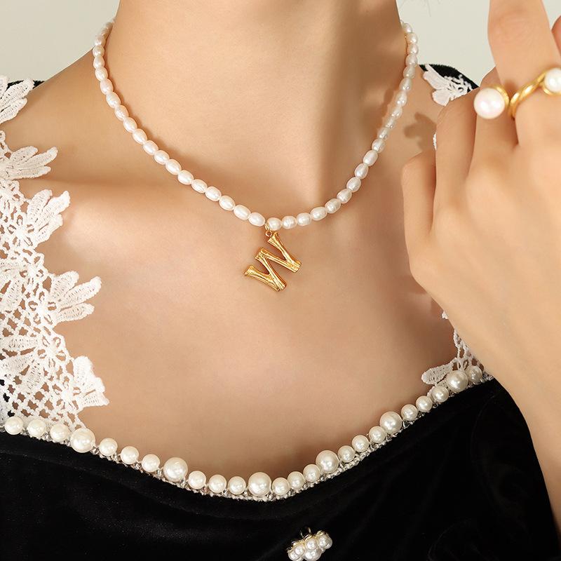 Party Banquet Gorgeous Non-Fading Light Luxury Design Freshwater Pearl Necklace 26 Letters Gold-Plated Pendant Collarbone Chain