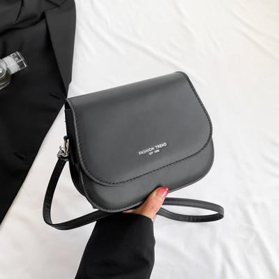 Trendige Satteltasche Damen PU-Leder Umhängetasche Einfache einfarbige Überschlag-Messenger-Bag