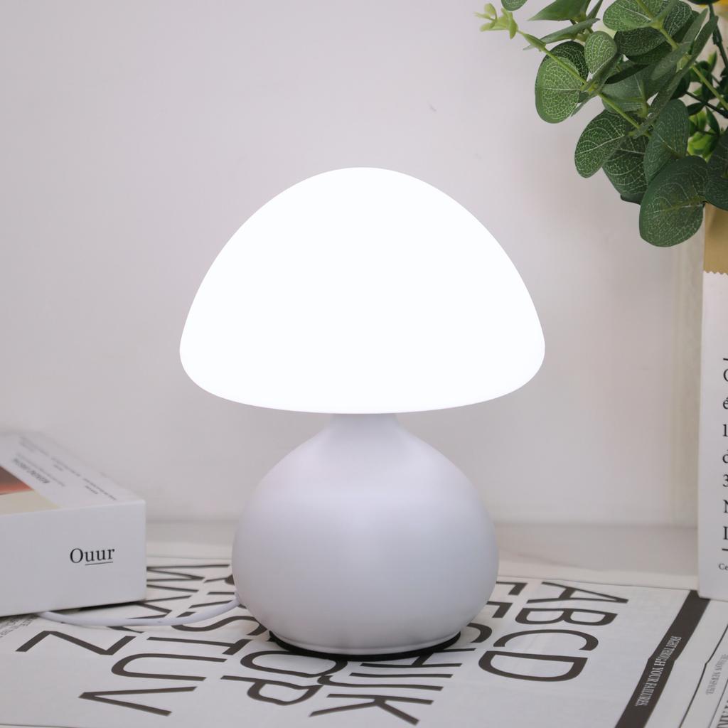 USB Nordic Creative Mushroom Desk Lamp with Three Color Modes for Hotel Bedroom Decorative Desktop