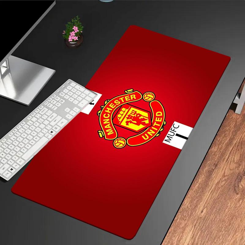 Tappetino per mouse con stemma del Manchester United, base in gomma, tappetino da scrivania per esports, tappetino per mouse per giocatori e uso in ufficio, scrivania da gioco, tappetino facile da pulire