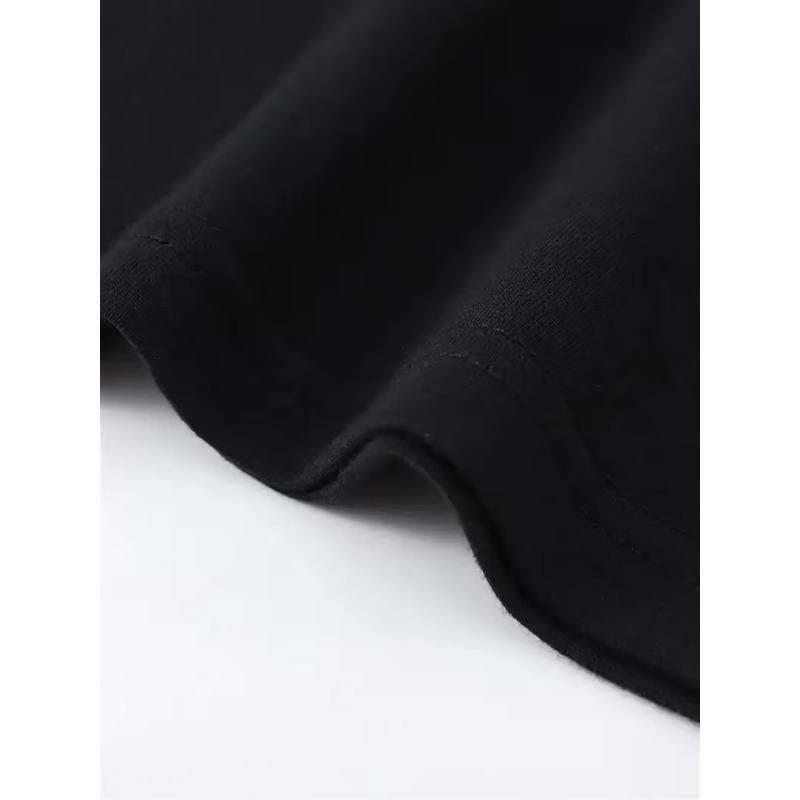 Men's Football Pattern T-shirt , Suitable for Training and Casual Wear by Football Fans- Comfortable, Machine Washable - Retro Style Round Neck Short