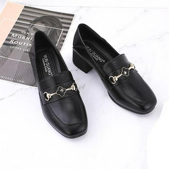 Summer Soft Sole Non-Slip Shoes for Middle-aged & Elderly Women, Korean Style Breathable Hollow Design.