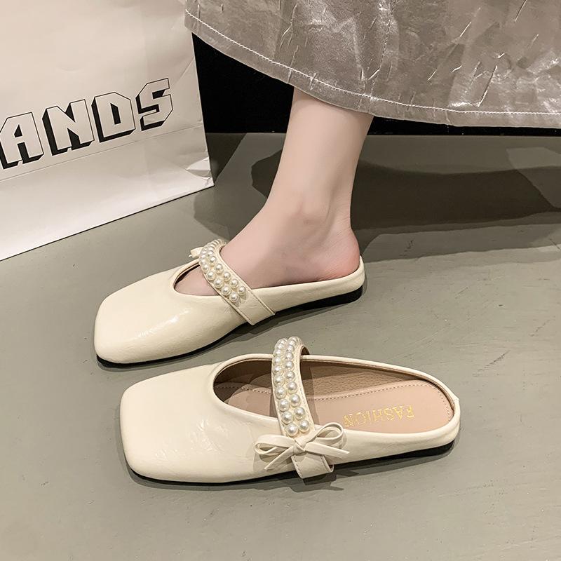Square Head Pearl Belt Flat Bottom Cool Slippers Women's Outer Wear Summer 2025 New Light Mouth Fashion Soft Bottom Bag Head Half Slippers