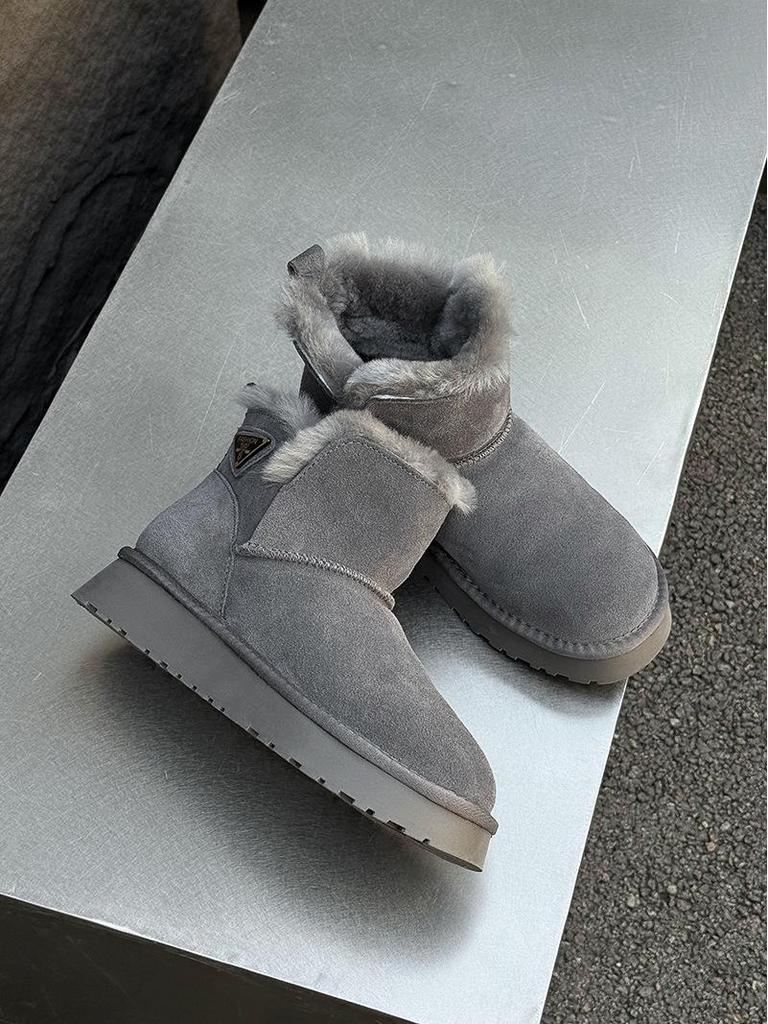 Women's 2025 Fleece-Lined Wool Snow Boots: Thick-Soled, Non-Slip, Wear-Resistant, Genuine Leather for Autumn/Winter.