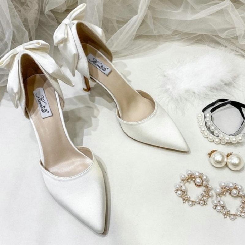 Fashion 2025 Pearl French Bow Bride, Pearl Design Sense Fashion Show, Niche High Heels, Wedding Shoes And Sandals