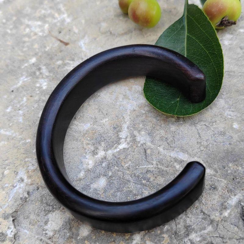 

Оригинальный браслет из черного дерева в новом китайском стиле, женский, украшение из фиолетового сандала, деревянный, классный, ретро, элегантный, характерный, персонализированный браслет Open small size(Weight within 120)