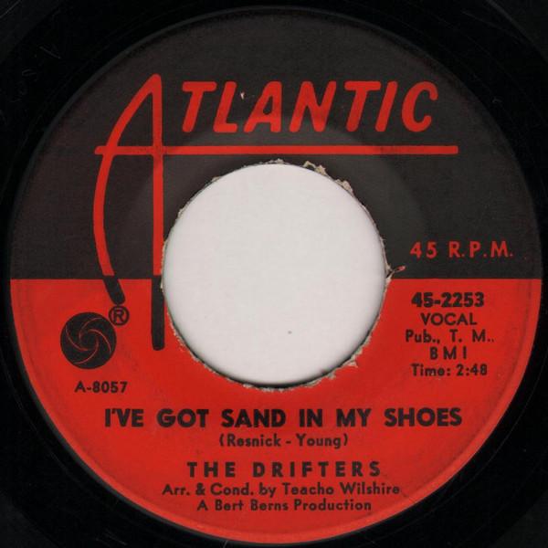 

7-дюймовая пластинка DRIFTERS - I ve Got Sand In My Shoes 452253 Atlantic 1964 US Соул/Фанк Б/У