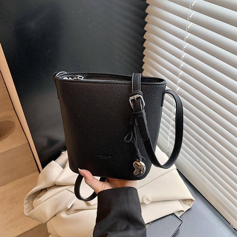 Fashion niche simple small bag women's new versatile shoulder messenger bag casual bucket bag