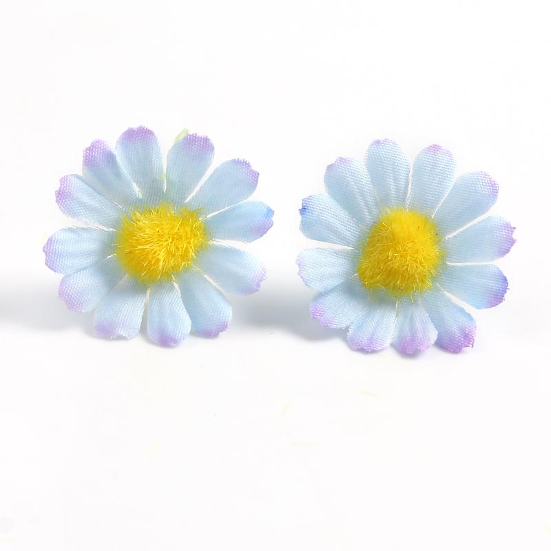 50/100 Stück Mini Gänseblümchen Künstliche Seidenblumenköpfe für Heimzimmerdeko Falsche Rose Pfingstrose DIY Kranz Muttertag Hochzeitsdekoration