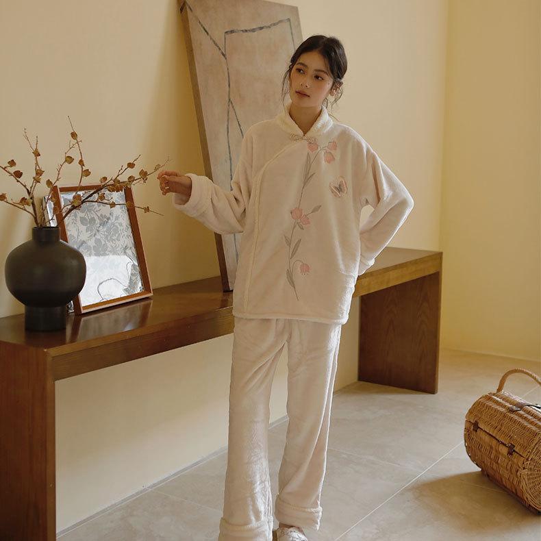 Autumn and winter retro gentle temperament butterfly take-off embroidered flannel disc buckle Republic of China style small stand-up collar pajama set