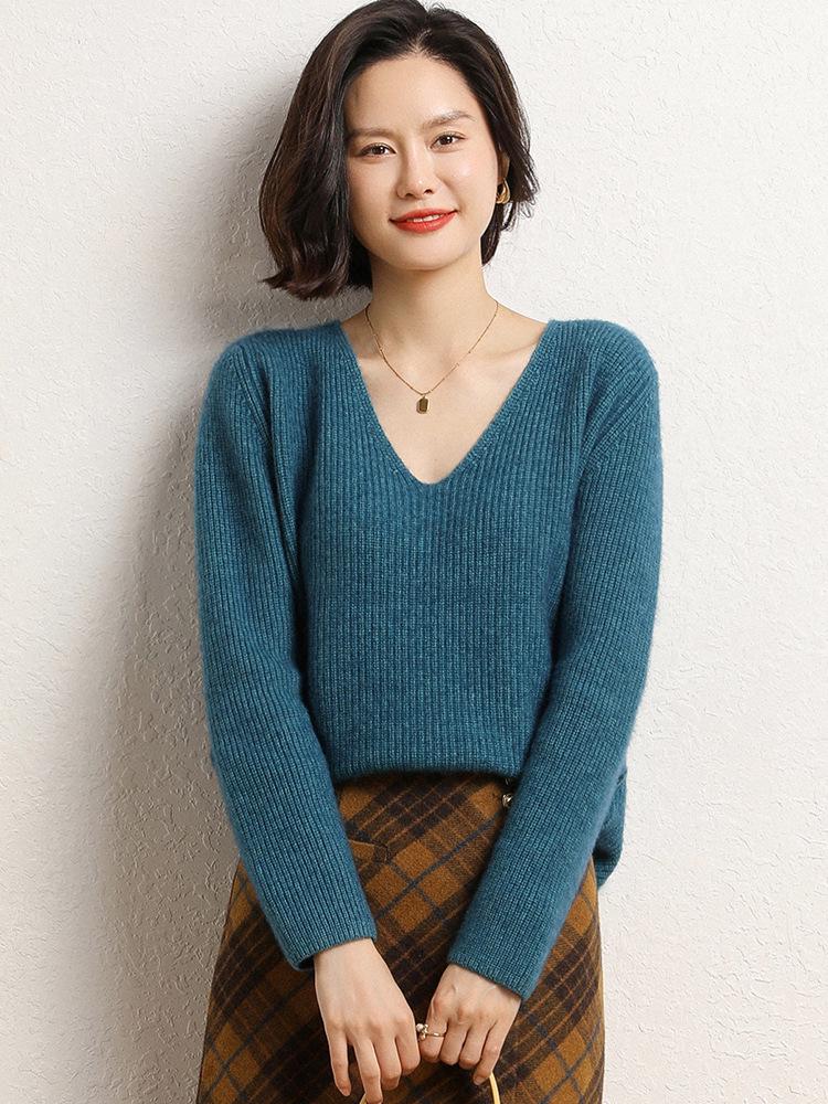Women's 2025 Autumn/Winter V-Neck Cashmere Sweater: Solid Color, Loose Fit, Short, Long Sleeve Knit Base Layer