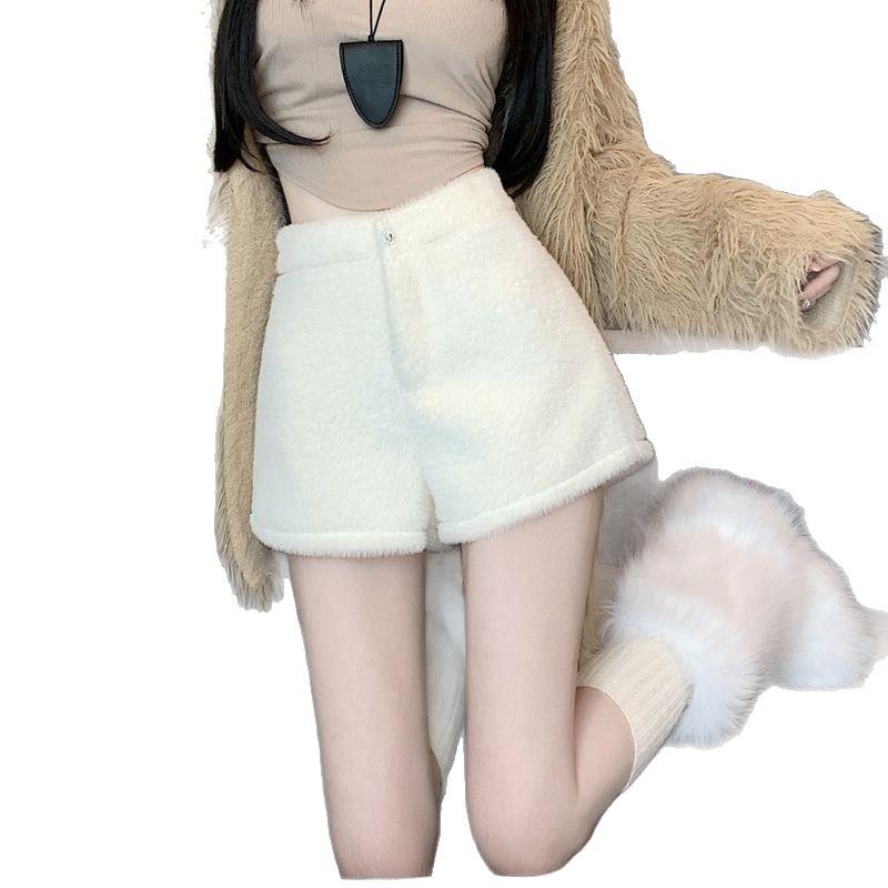 Women's High-Waist Plush A-Line Shorts - Fluffy White Wide-Leg Bootcut for Autumn/Winter
