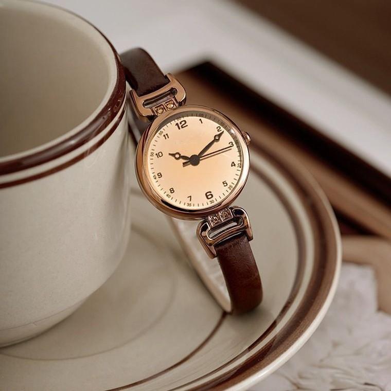 Light Luxury Belt Women'S Quartz Watch Retro Digital Watch Women'S Simple Temperament Fashionable